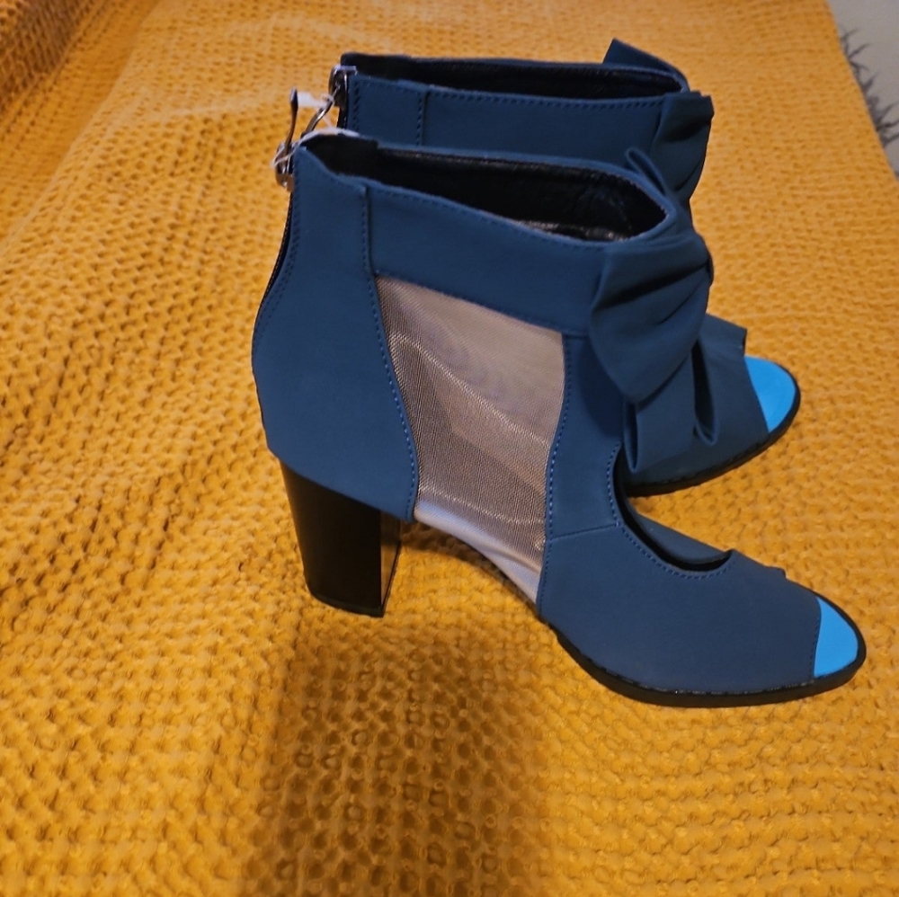 Heels - Picture 3 of 3